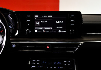 Подержанный автомобиль Kia K5 2020 года (11 фото)