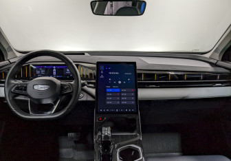 Подержанный автомобиль Geely Atlas 2024 года (23 фото)