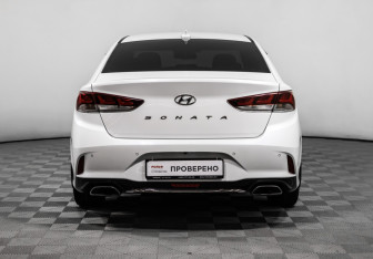 Подержанный автомобиль Hyundai Sonata 2017 года (6 фото)