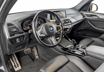Подержанный автомобиль BMW X3 2021 года (16 фото)