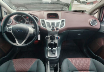 Подержанный автомобиль Ford Fiesta Hatchback 2011 года (9 фото)