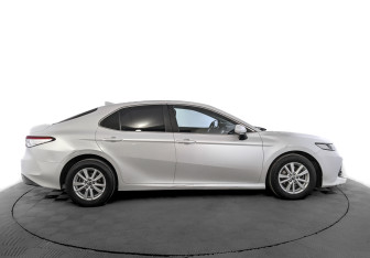 Подержанный автомобиль Toyota Camry Sedan 2019 года (4 фото)