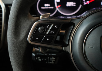 Подержанный автомобиль Porsche Cayenne 2019 года (32 фото)