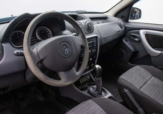 Подержанный автомобиль Renault Duster 2012 года (9 фото)