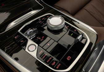Подержанный автомобиль BMW X7 2024 года (17 фото)