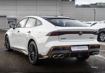 Подержанный автомобиль Changan UNI-V 2023 года (9 фото)