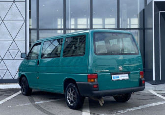 Подержанный автомобиль Volkswagen Transporter Minivan 2002 года (7 фото)