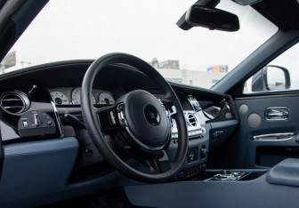 Подержанный автомобиль Rolls-Royce Ghost 2010 года (16 фото)