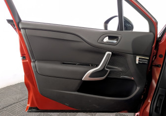 Подержанный автомобиль DS 4 2016 года (19 фото)