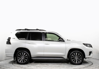 Подержанный автомобиль Toyota Land Cruiser Prado 2021 года (3 фото)