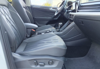 Подержанный автомобиль Volkswagen Tiguan 2023 года (13 фото)