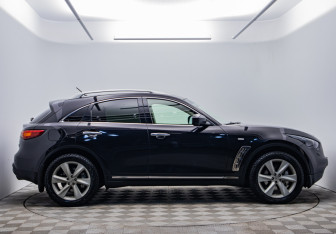 Подержанный автомобиль Infiniti FX 2011 года (4 фото)