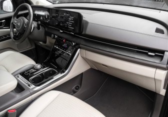 Подержанный автомобиль Kia Carnival 2021 года (9 фото)