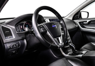 Подержанный автомобиль Volvo XC60 2015 года (13 фото)