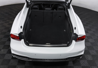 Подержанный автомобиль Audi A7 2020 года (9 фото)