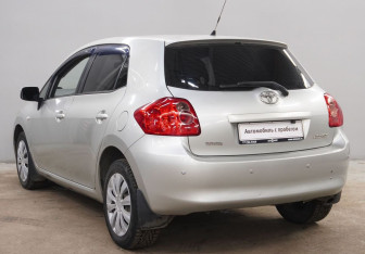 Подержанный автомобиль Toyota Auris Hatchback 2009 года (7 фото)