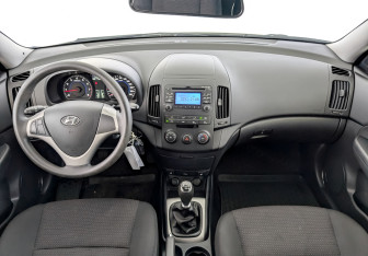 Подержанный автомобиль Hyundai i30 Hatchback 2011 года (14 фото)