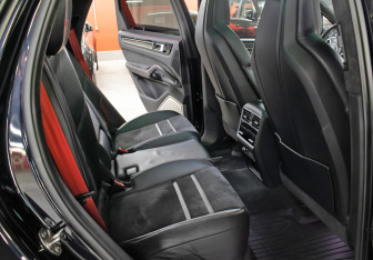 Подержанный автомобиль Porsche Cayenne 2021 года (14 фото)