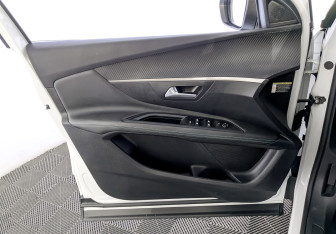 Подержанный автомобиль Peugeot 3008 2021 года (19 фото)