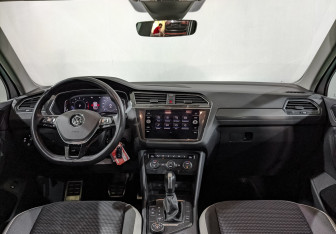 Подержанный автомобиль Volkswagen Tiguan 2020 года (13 фото)