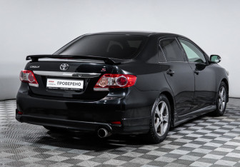 Подержанный автомобиль Toyota Corolla Sedan 2012 года (5 фото)