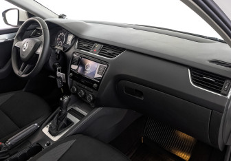 Подержанный автомобиль Skoda Octavia Liftback 2018 года (13 фото)