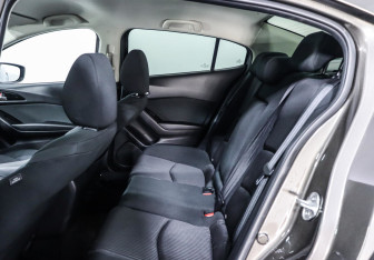 Подержанный автомобиль Mazda 3 Sedan 2015 года (14 фото)