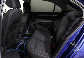 Подержанный автомобиль Skoda Rapid Liftback 2017 года (14 фото)