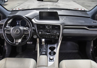 Подержанный автомобиль Lexus RX 2017 года (13 фото)