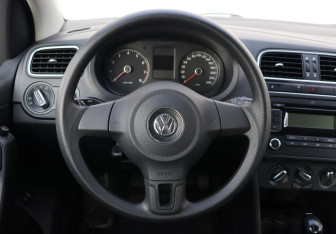 Подержанный автомобиль Volkswagen Polo Sedan 2012 года (14 фото)