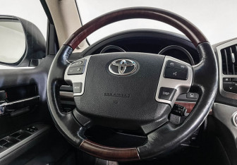 Подержанный автомобиль Toyota Land Cruiser Suv 2014 года (14 фото)