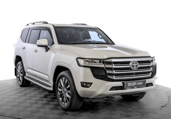 Подержанный автомобиль Toyota Land Cruiser Suv 2022 года (3 фото)