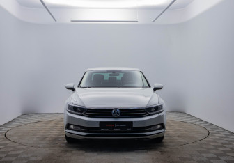 Подержанный автомобиль Volkswagen Passat Sedan 2019 года (2 фото)