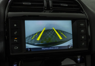 Подержанный автомобиль Jaguar F-Pace 2017 года (14 фото)