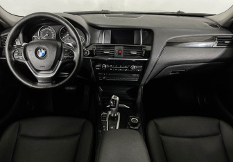 Подержанный автомобиль BMW X4 2017 года (11 фото)