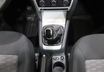 Подержанный автомобиль Skoda Octavia Liftback 2011 года (16 фото)