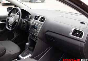 Подержанный автомобиль Volkswagen Polo Sedan 2017 года (7 фото)