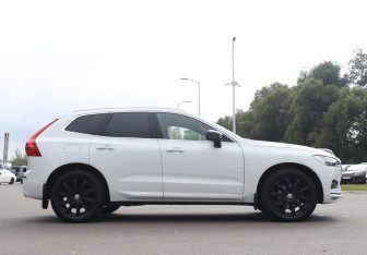Подержанный автомобиль Volvo XC60 2020 года (4 фото)