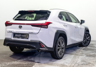 Подержанный автомобиль Lexus UX 2020 года (5 фото)