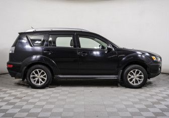 Подержанный автомобиль Mitsubishi Outlander 2010 года (4 фото)