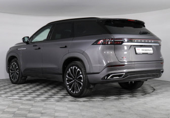 Подержанный автомобиль Jaecoo J8 2024 года (7 фото)