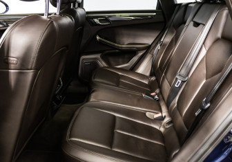 Подержанный автомобиль Porsche Macan 2015 года (12 фото)