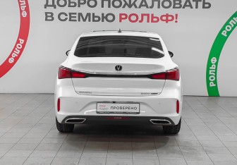 Подержанный автомобиль Changan Eado Plus 2023 года (5 фото)