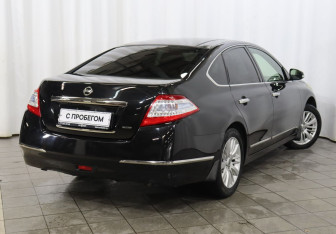 Подержанный автомобиль Nissan Teana 2012 года (4 фото)