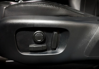 Подержанный автомобиль Land Rover Discovery 2017 года (21 фото)