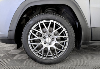 Подержанный автомобиль Москвич 3 2023 года (18 фото)