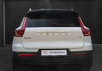 Подержанный автомобиль Volvo XC40 2019 года (6 фото)
