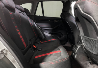 Подержанный автомобиль BMW X1 2017 года (14 фото)