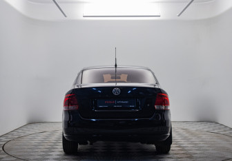 Подержанный автомобиль Volkswagen Polo Sedan 2010 года (6 фото)