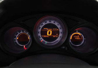 Подержанный автомобиль Citroen C4 Hatchback 2012 года (13 фото)